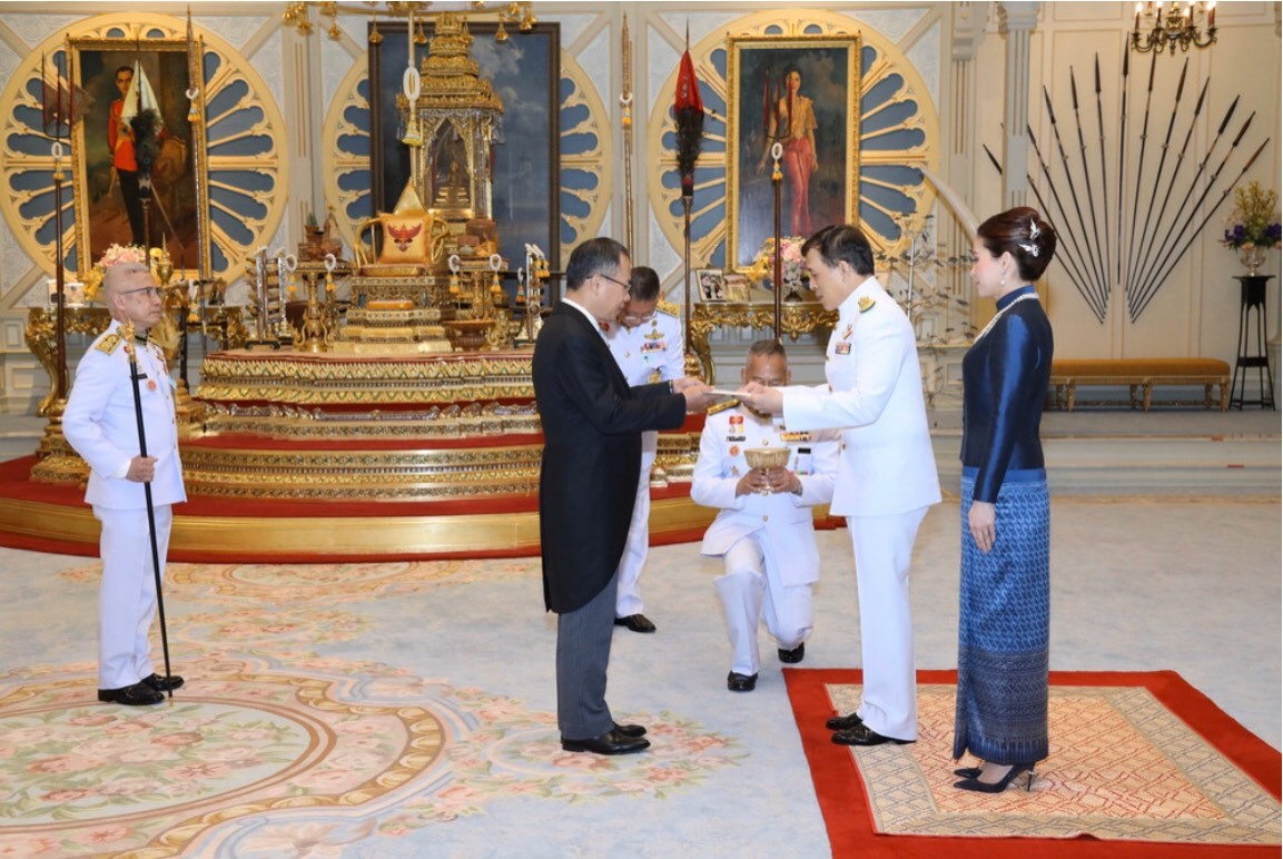 Vietnamese Ambassador presents credentials to Thai King